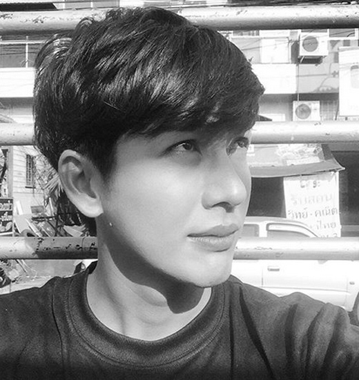 ดาราชายปากน่าจูบ