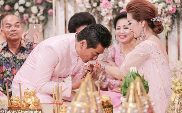 นวรัตน์ อยู่บำรุง วิวาห์หวานเจี๊ยบกับเจ้าสาวกัมพูชา ดีกรีดาราดัง