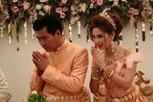 นวรัตน์ อยู่บำรุง วิวาห์หวานเจี๊ยบกับเจ้าสาวกัมพูชา ดีกรีดาราดัง