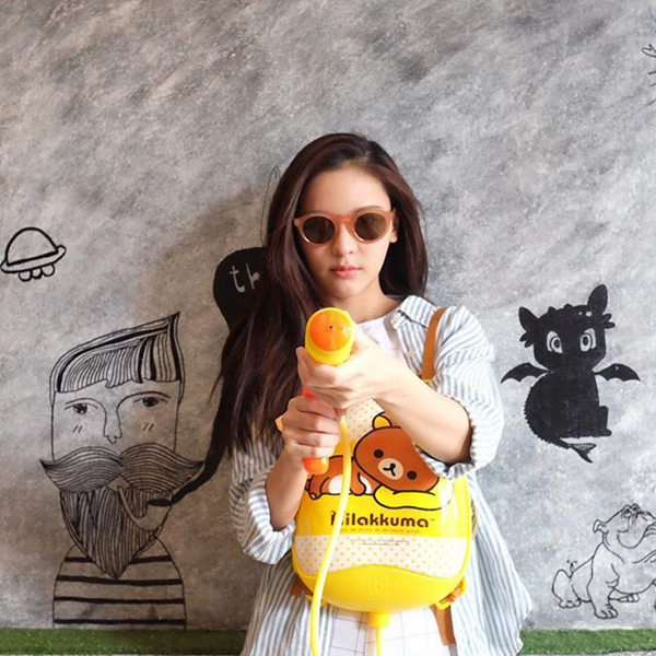 ออม สุชาร์ รับควง ท็อป จรณ เล่นน้ำสงกรานต์ ยันสถานะแค่เพื่อน