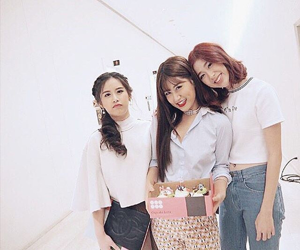 แก้ว จริญญา ไม่ต่อสัญญาอาร์เอส เผยถ้าย้ายค่ายจะไปยกแก๊ง เฟย์ฟางแก้ว 