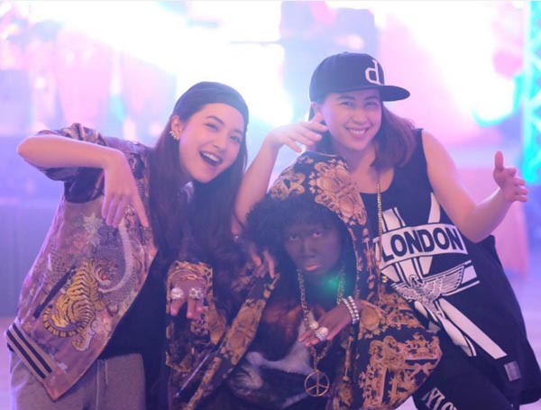 สื่อนอกตีข่าวดาราไทยเหยียดสีผิว บอกไม่ตลก หลัง พุดเดิ้ล ทาตัวดำร่วมปาร์ตี้