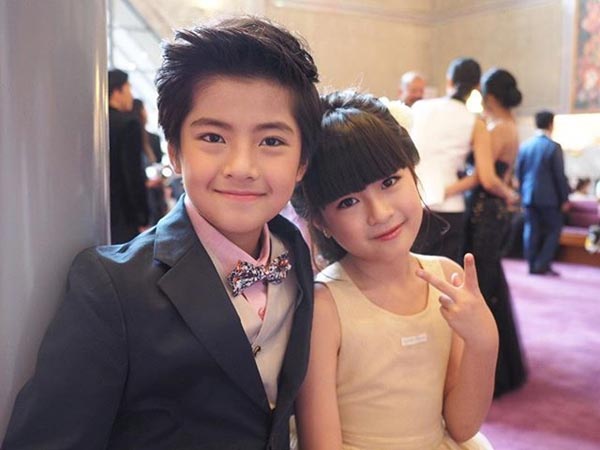 น้องแม็ค น้องอันดา คู่จิ้นรุ่นเยาว์ จูงมือเดินพรมม่วง 