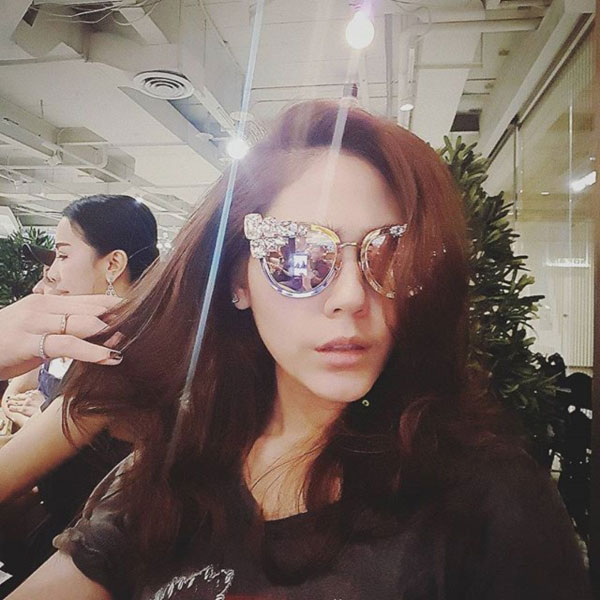 ชมพู่ อารยา แชะภาพคู่ เฮเลน โจทก์เก่า ใหม่ ดาวิกา