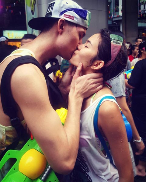 ติช่า The Face จุมพิตแฟนฝรั่ง ตอนเล่นสงกรานต์ แฟนคลับตาเยิ้มเป็นแถบ