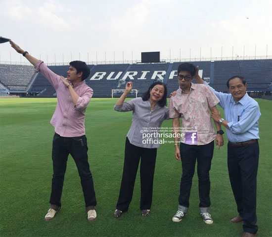 ชมภาพ แม่โบว์ - น้องมะลิ แจกความสดใส ถ่ายแบบเซตใหม่ที่บุรีรัมย์