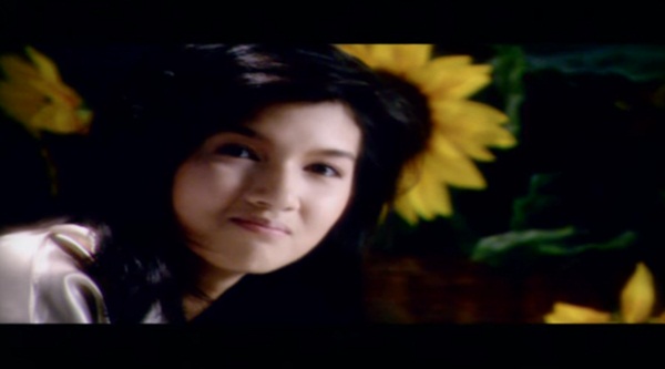 ย้อนดู โบว์ แวนด้า กับความอ่อนหวานละมุน ใน MV ดาวกระดาษ