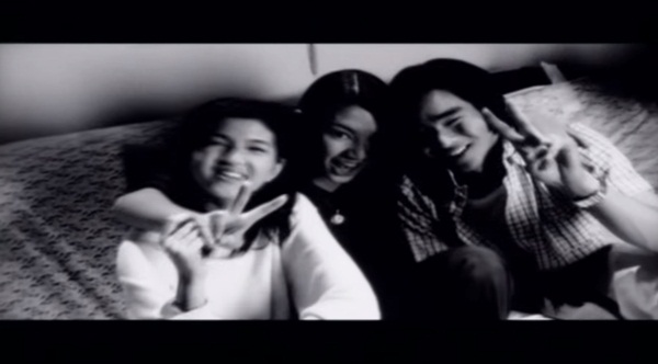 ย้อนดู โบว์ แวนด้า กับความอ่อนหวานละมุน ใน MV ดาวกระดาษ