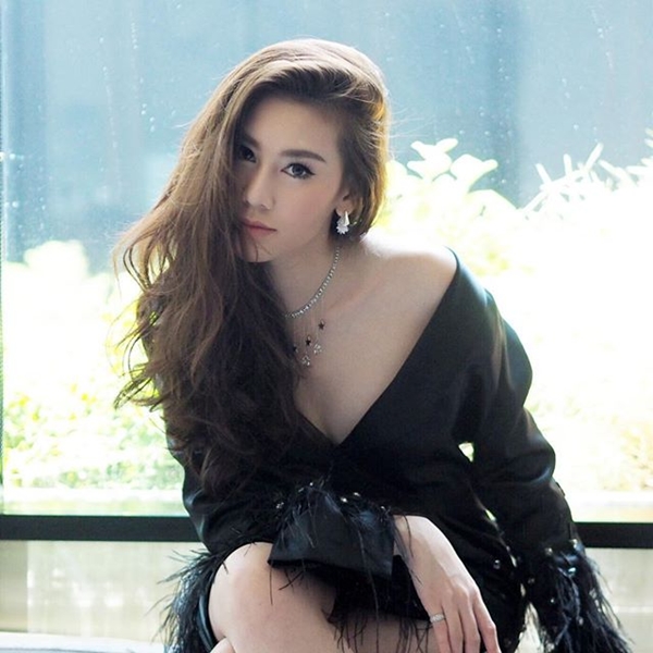 ดาว พิมพ์ทอง ตอบกลับดราม่าใช้เส้นดารา ได้บัตร ซงจุงกิ ชี้ให้คนที่บ้านต่อแถวให้