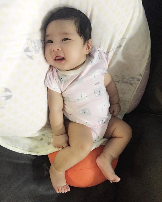 น้องปริม สายฮาเหมือนพ่อมิค แกล้งทำตาเหล่ แม่เบนซ์ ขำกลิ้ง