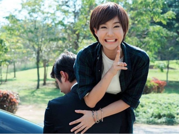 เต้ย จรินทร์พร ทำตา 2 ชั้น