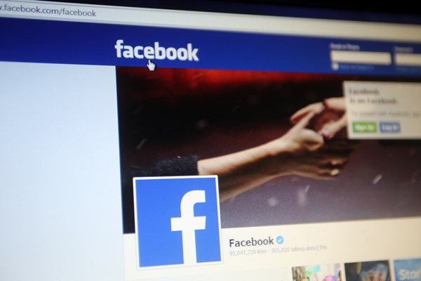 วิธีซ่อนรายชื่อเพื่อนใน Facebook