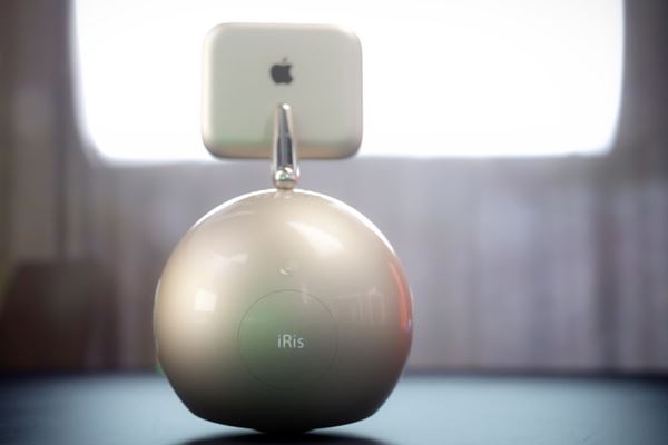 iRis หุ่นยนต์ช่วยดูแลบ้าน