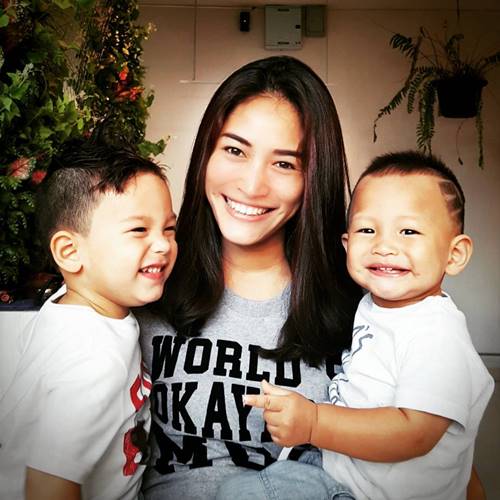 พลอย พลอยพรรณ