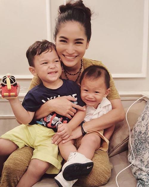 พลอย พลอยพรรณ