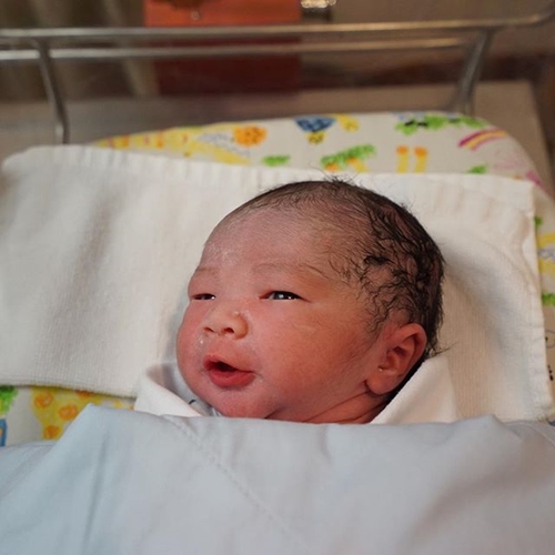 เพชร นาระ คลอดลูกชาย