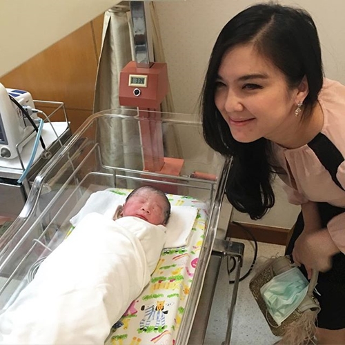 เพชร นาระ คลอดลูกชาย