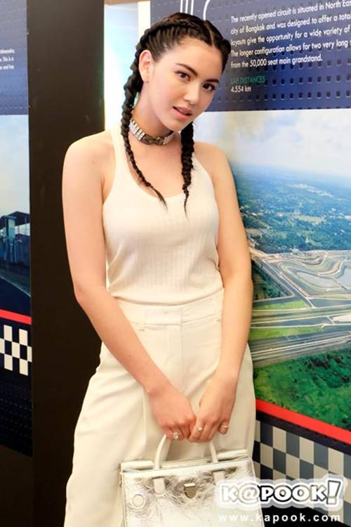 ใหม่ ดาวิกา