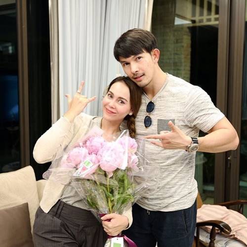 นัท มีเรีย