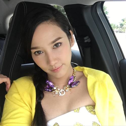 คนบันเทิง พร้อมใจสวมเสื้อเหลือง เฉลิมพระเกียรติในหลวง ครองราชย์ 70 ปี