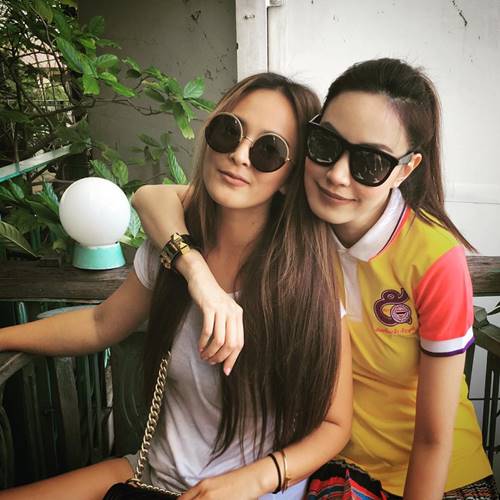 คนบันเทิง พร้อมใจสวมเสื้อเหลือง เฉลิมพระเกียรติในหลวง ครองราชย์ 70 ปี