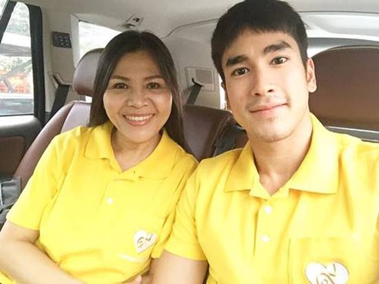 คนบันเทิง พร้อมใจสวมเสื้อเหลือง เฉลิมพระเกียรติในหลวง ครองราชย์ 70 ปี