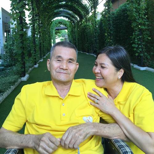 คนบันเทิง พร้อมใจสวมเสื้อเหลือง เฉลิมพระเกียรติในหลวง ครองราชย์ 70 ปี