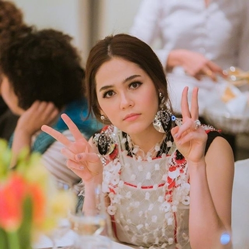 ใหม่ ดาวิกา ชมพู่ อารยา