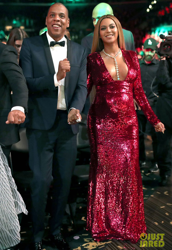 บียอนเซ่ โชว์ภาพลูกแฝดครั้งแรก