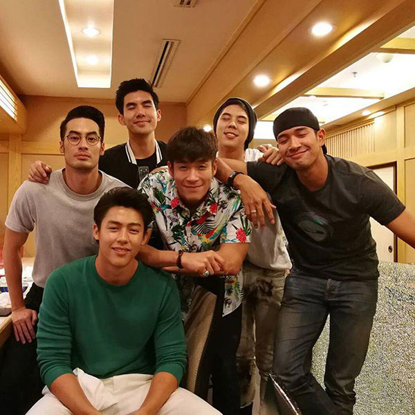 พระเอกรวมตัว