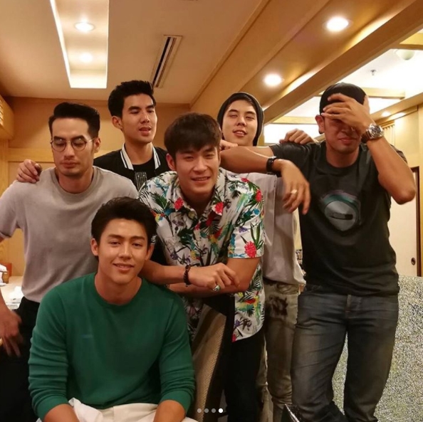 พระเอกรวมตัว