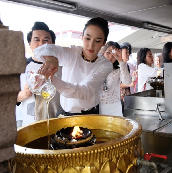 อั้ม พัชราภา ทำบุญ