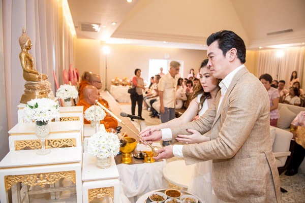 ชาคริต แย้มนาม - แอน ภัททิรา