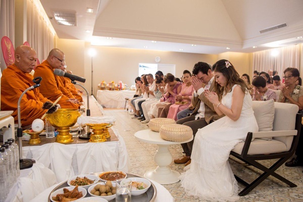 ชาคริต แย้มนาม - แอน ภัททิรา