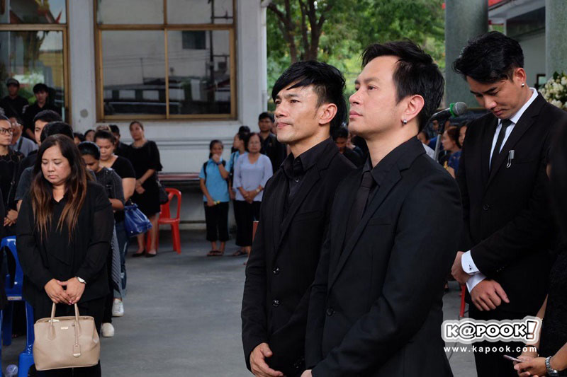 ต๊ะ ดิ๊พ บอยสเก๊าท์