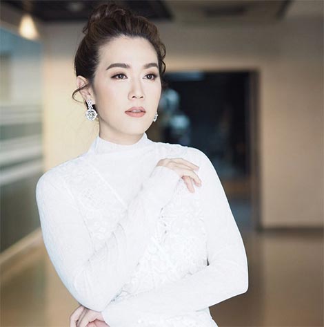 เมย์ เฟื่องอารมย์