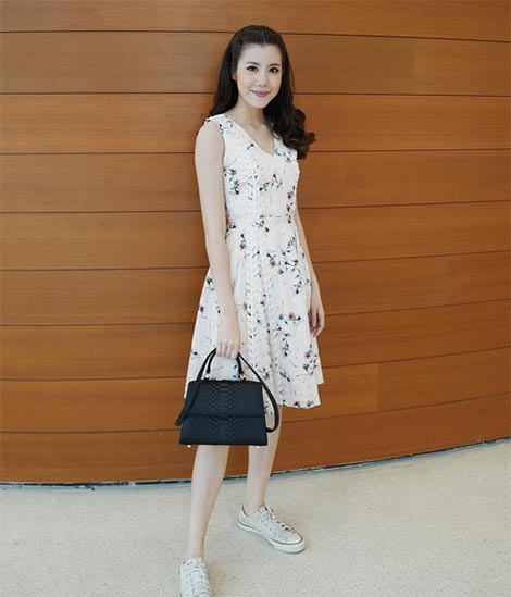 รองเท้าผ้าใบ ดารา