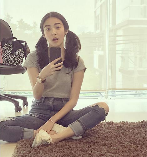 รองเท้าผ้าใบ ดารา