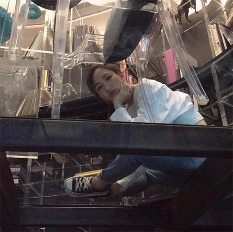 รองเท้าผ้าใบ ดารา