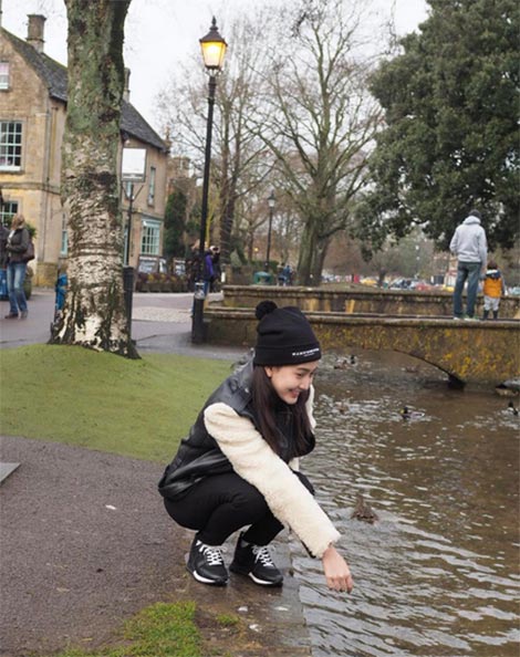 รองเท้าผ้าใบ ดารา