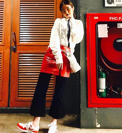 รองเท้าผ้าใบ ดารา