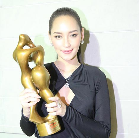 ทรงผมออกงานดารา