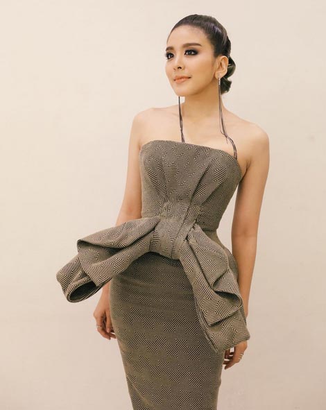 ทรงผมออกงานดารา