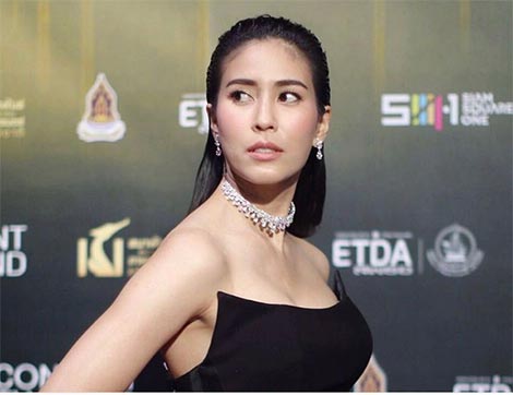 ทรงผมออกงานดารา