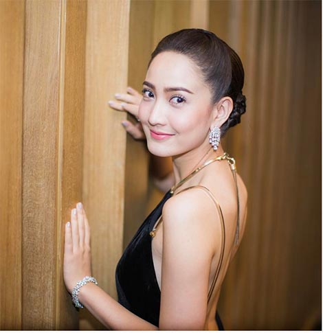 ทรงผมออกงานดารา