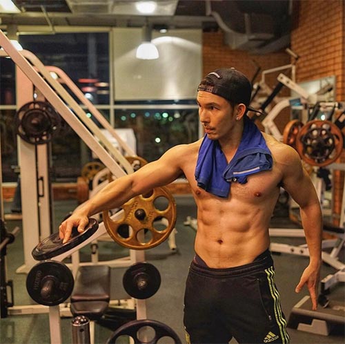 กล้ามดาราชาย