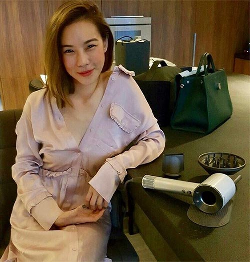 เสื้อเชิ้ตเปิดไหล่