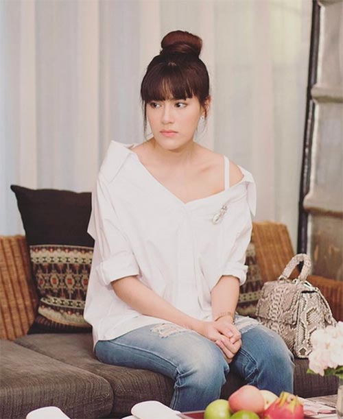 เสื้อเชิ้ตเปิดไหล่