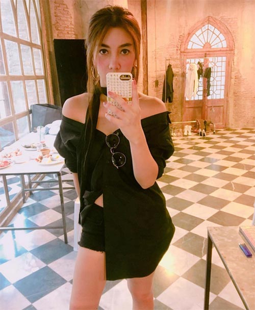 เสื้อเชิ้ตเปิดไหล่