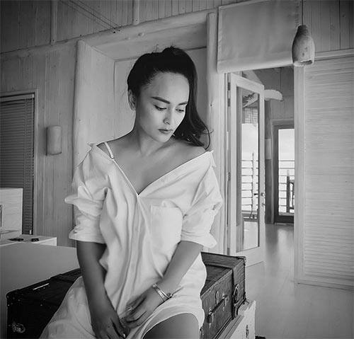 เสื้อเชิ้ตเปิดไหล่